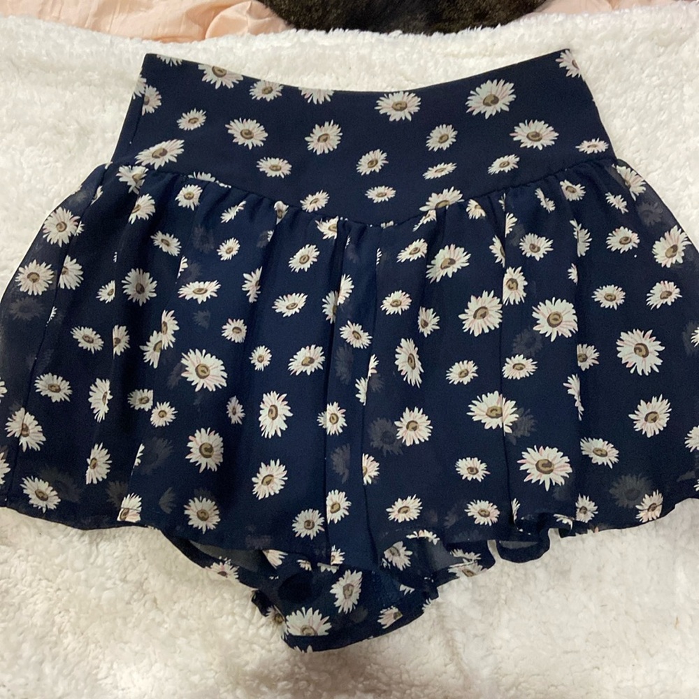 Flowy shorts with flowers
